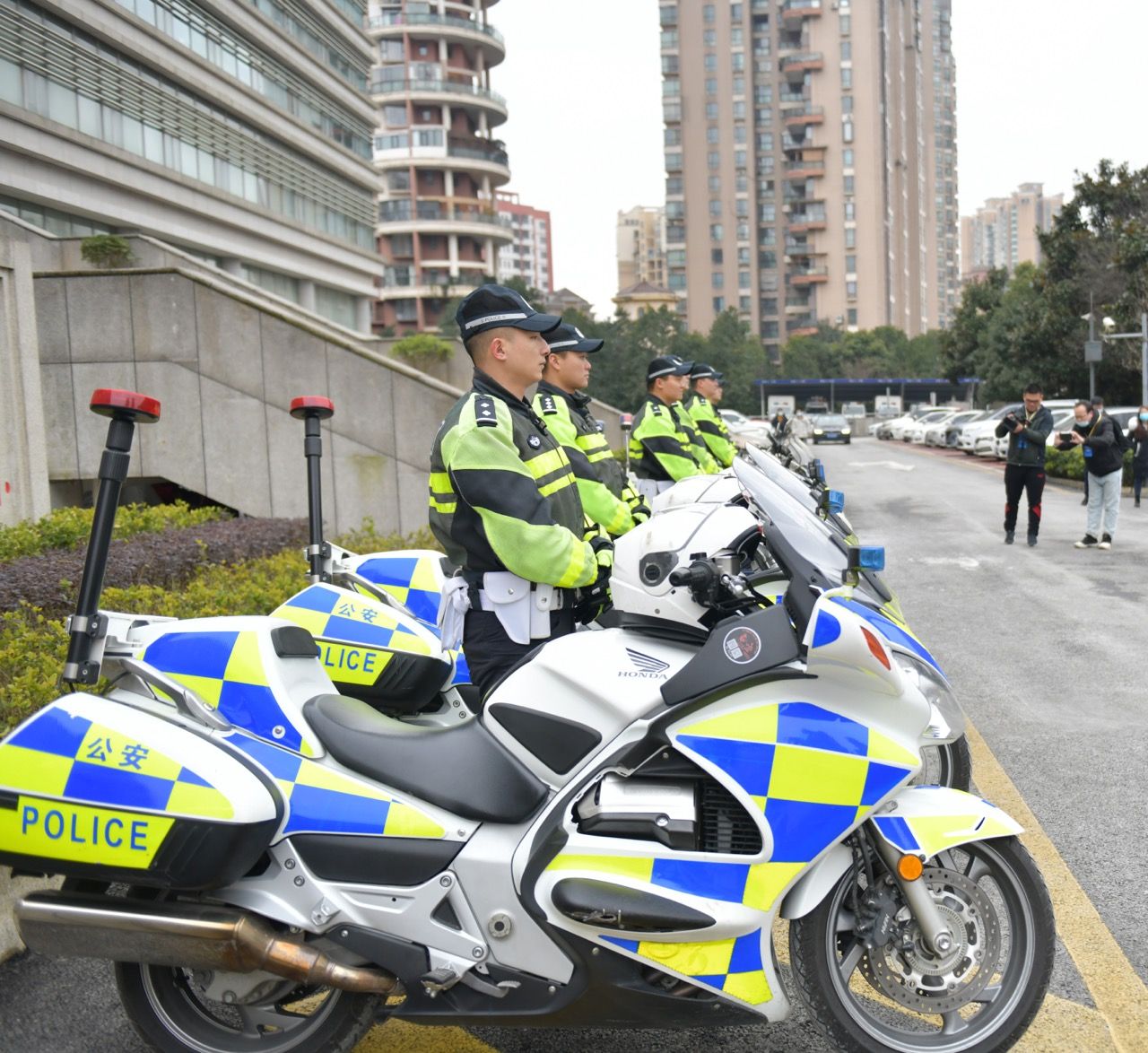 "中国人民警察节" !记者提前探访警营,太帅气 .