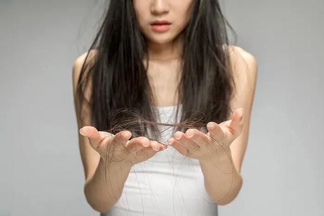 头发枯黄,指甲易断