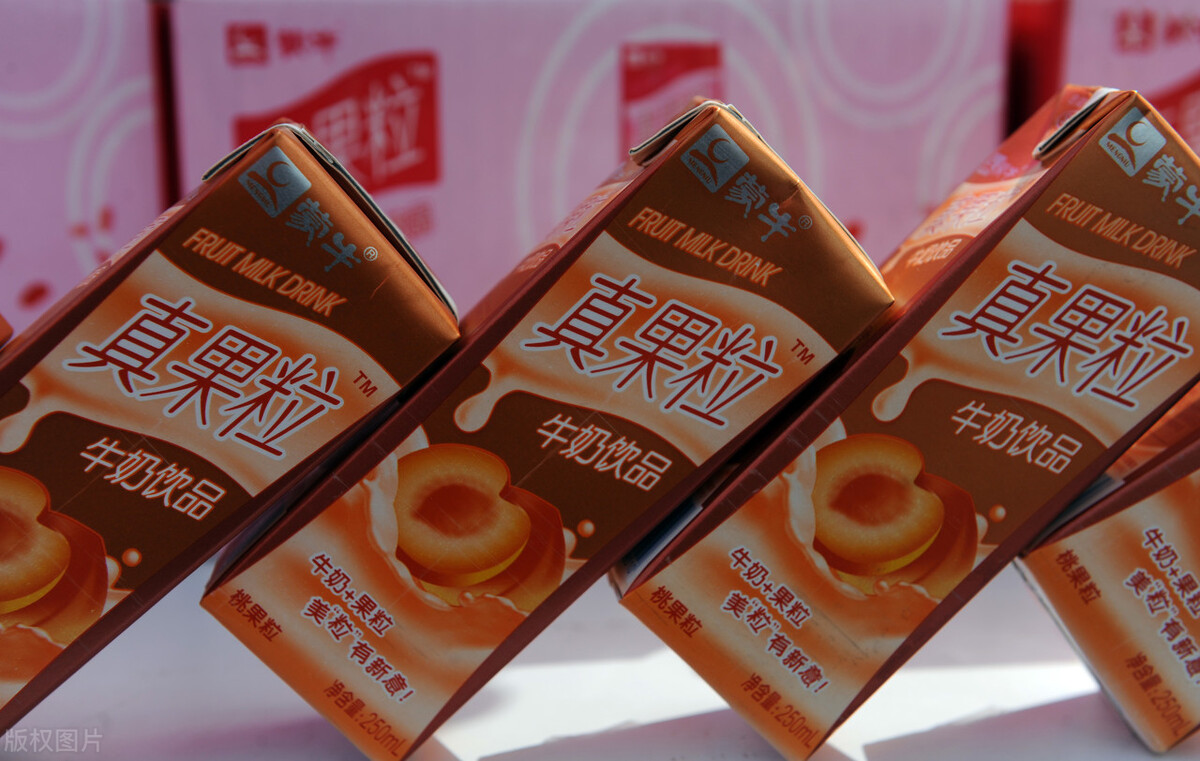 对于浪费牛奶饮品的行为,我们无比痛心并坚决反对一切形式的食品浪费.