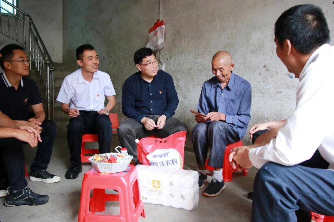 贵州工业职业技术学院党委书记蔡志坚赴荔波县,紫云县