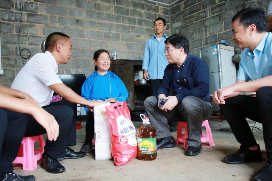 贵州工业职业技术学院党委书记蔡志坚赴荔波县,紫云县