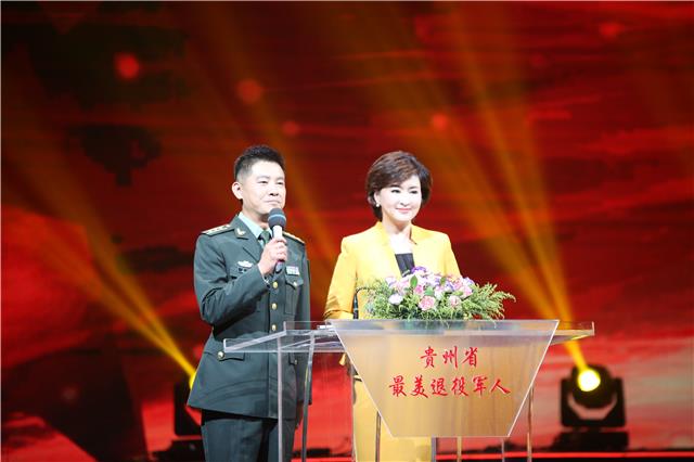 特邀cctv-7《军事报道》主播关键与贵州广播电视台主播窦爱莉联袂主持