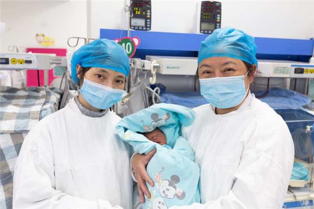 动静听新闻丨宝贝你好贵州首个第三代试管婴儿出生请带头盔贵州开展一