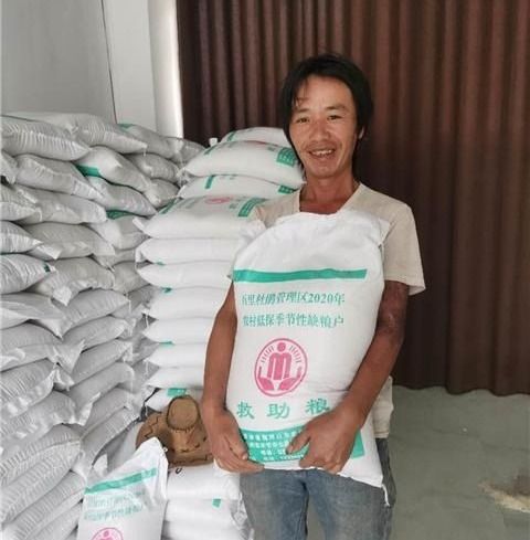 百里杜鹃:多举措抓好农村低保季节性缺粮户救助粮发放工作