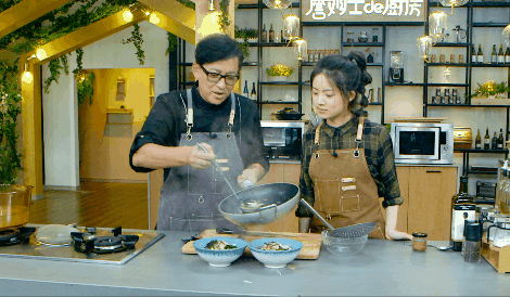 詹姆士的厨房丨千万别在家里这样煮粉,香到外卖小哥跑错门!