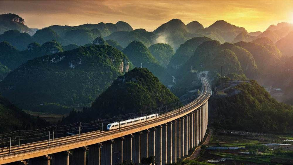 【贵人匠心 战疫斗贫】第十集 山区高铁守护者