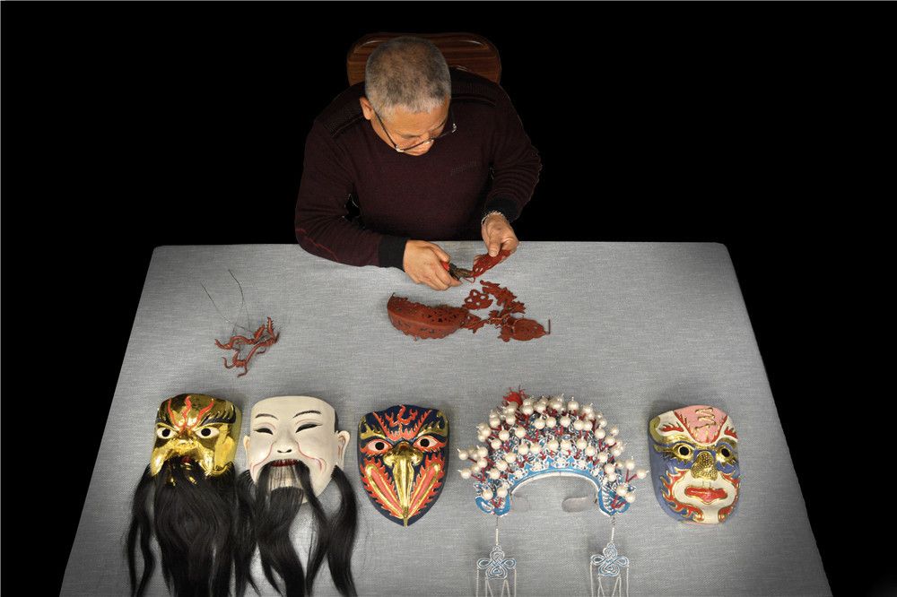 浙江金华婺剧盔帽制作技艺传承人梅立忠:冷门技艺藏绝活