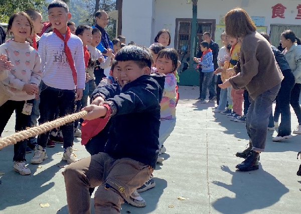 体教| "袖珍学校"的冬运会
