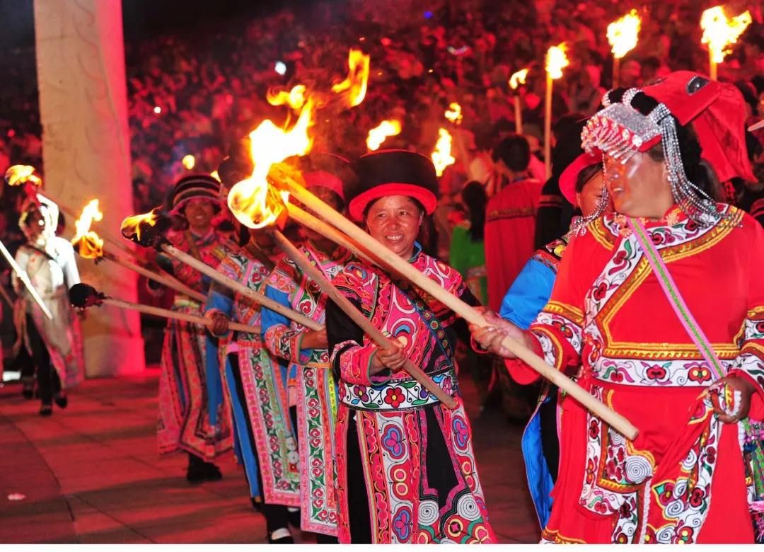 你不知道的贵州"持火照田以祈年"彝族火把节的传说