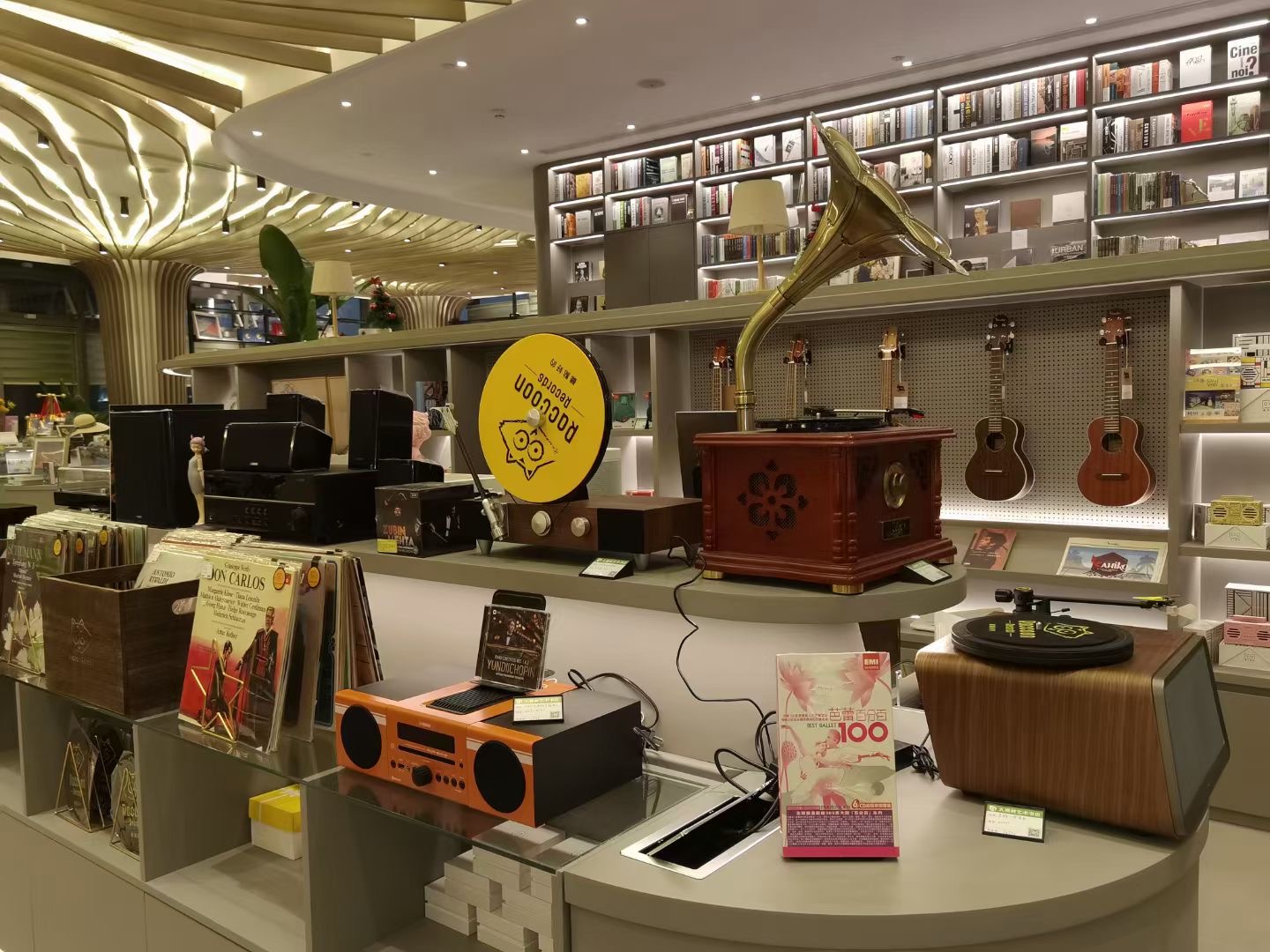 上海最大艺术书店来了!大隐书局4年开12家门店的底气在哪