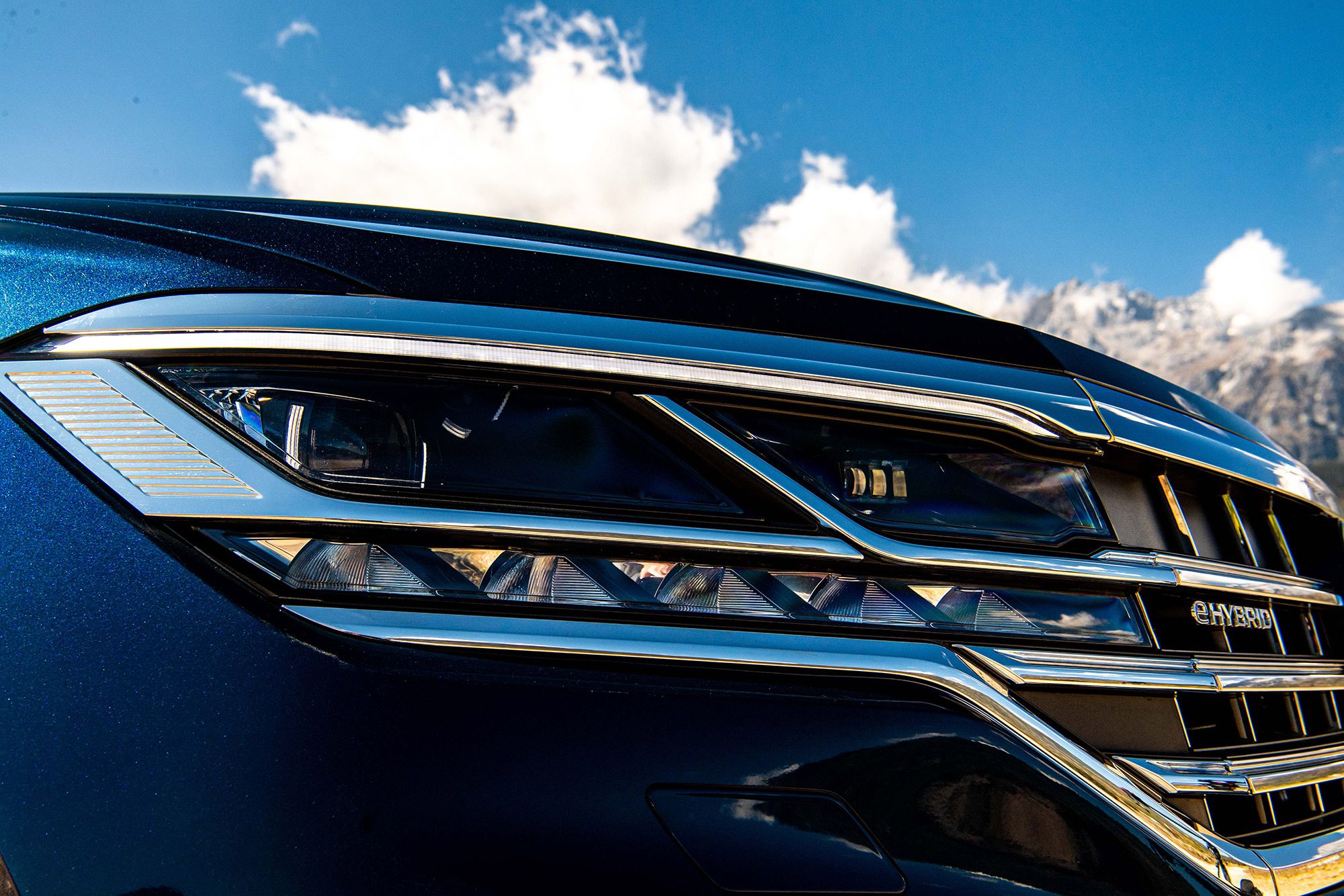 主角风采 · 岂止一面丨新双立集团贵阳店,途锐ehybrid精彩就位