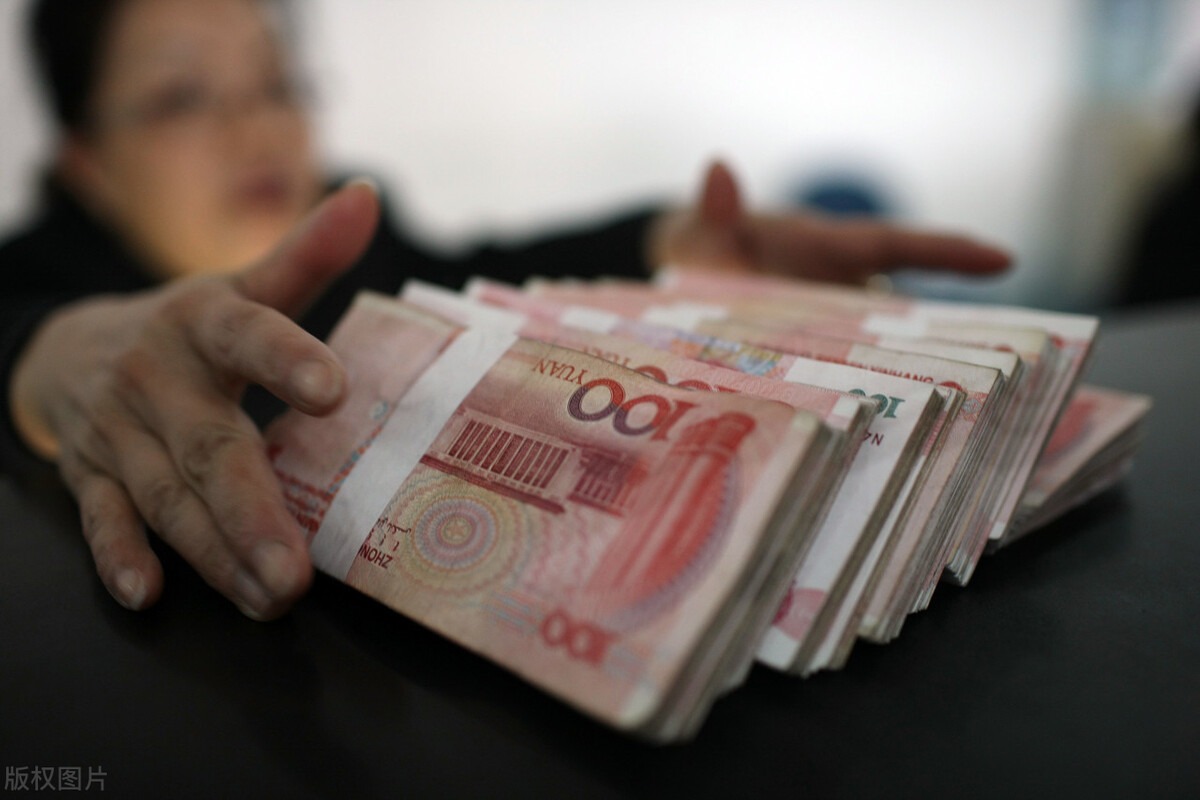 央行发公告强调不得拒收现金 约13%中国居民仍主要通过现金支付