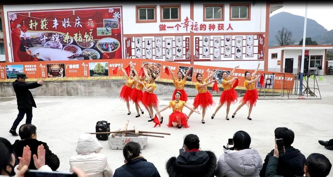 长顺布依山歌传唱十九届五中全会共享精神食粮