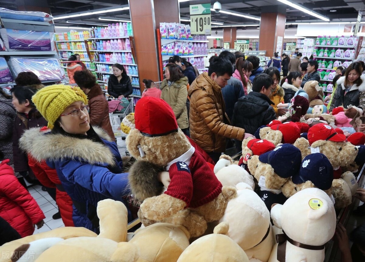 新年购物季来临 到实体店装满购物车