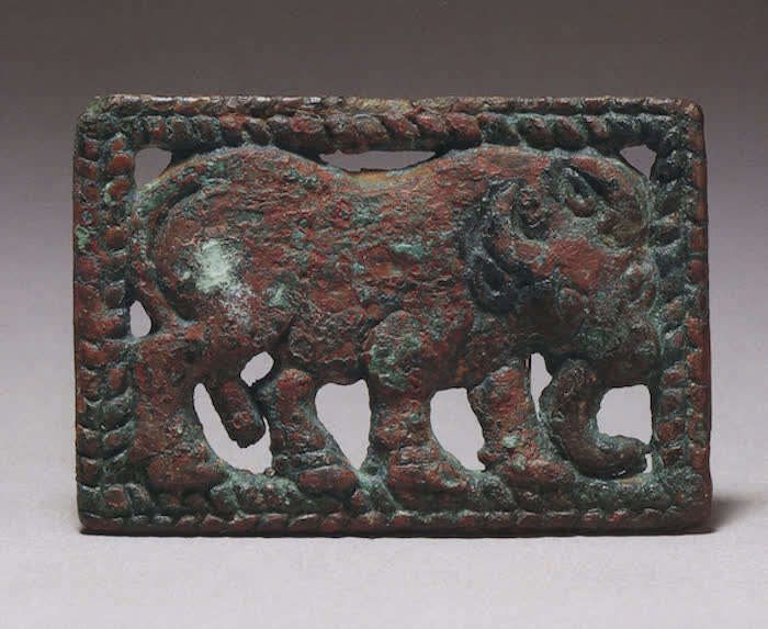 牛纹牛闻:古代牛形青铜器里的牛方鼎,牺觥