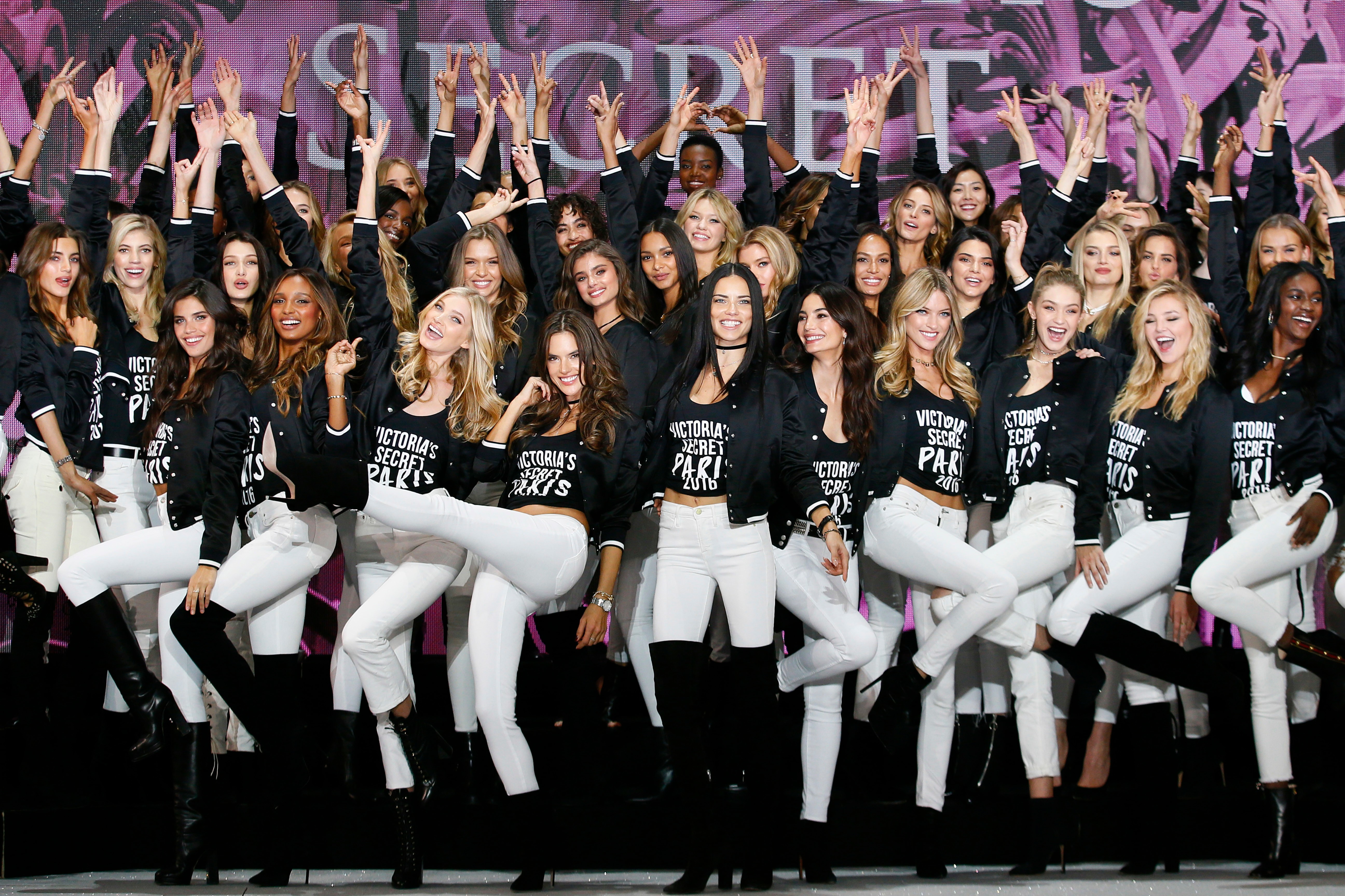 选择邻家女孩周冬雨做代言降价亲民仍无济于事维秘出售或本周启动