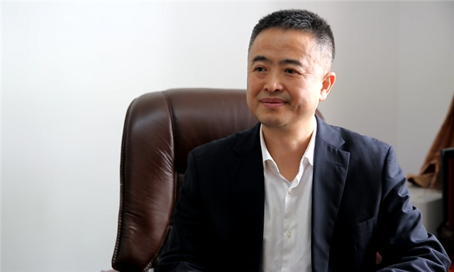 大火无情人有情浓浓真情暖人心