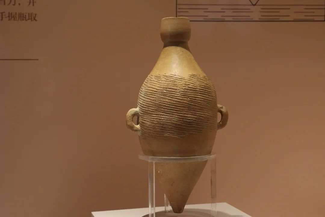 双耳小口尖底瓶