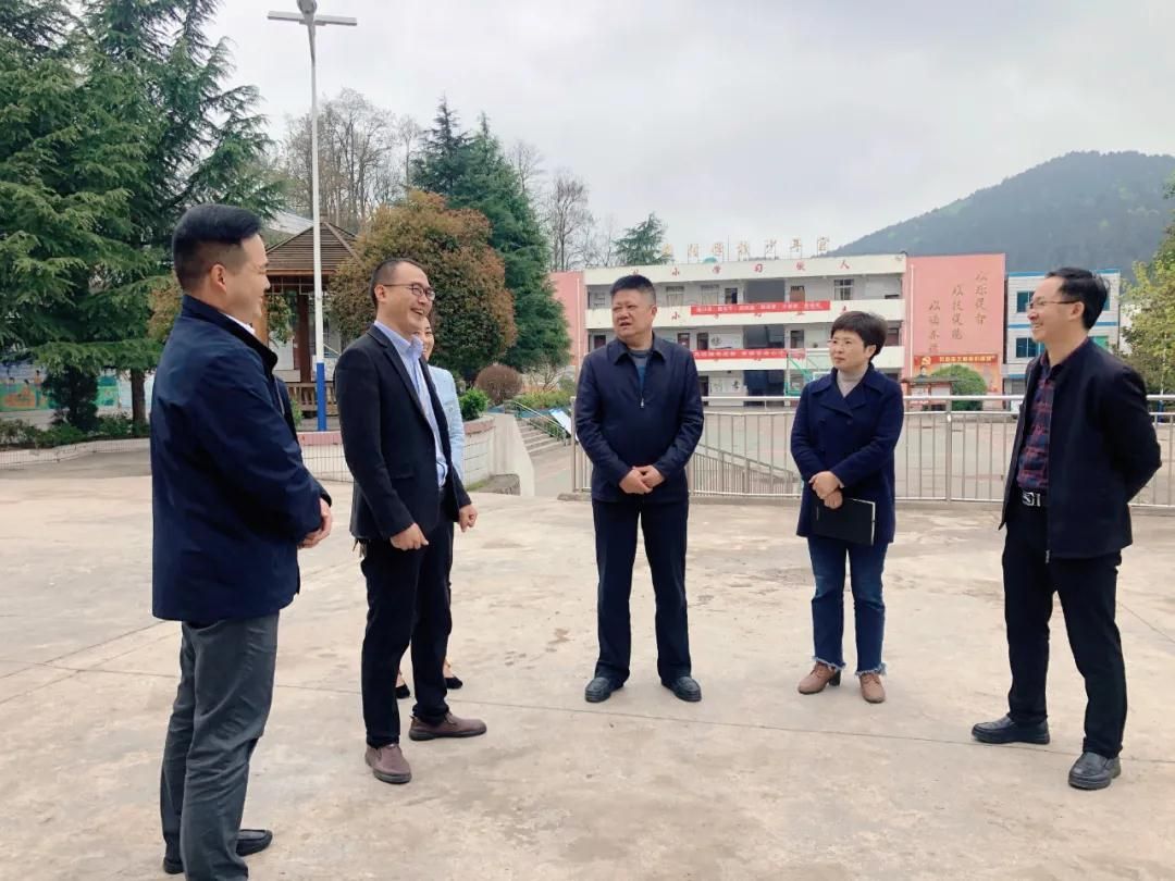 贵阳市教育局到修文县调研教育发展情况
