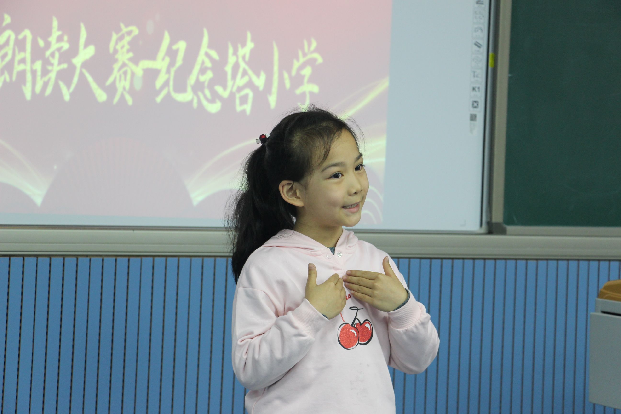 在比赛还没开始前,蓓蓓老师的直播间就已经来了不少学生家长和网友