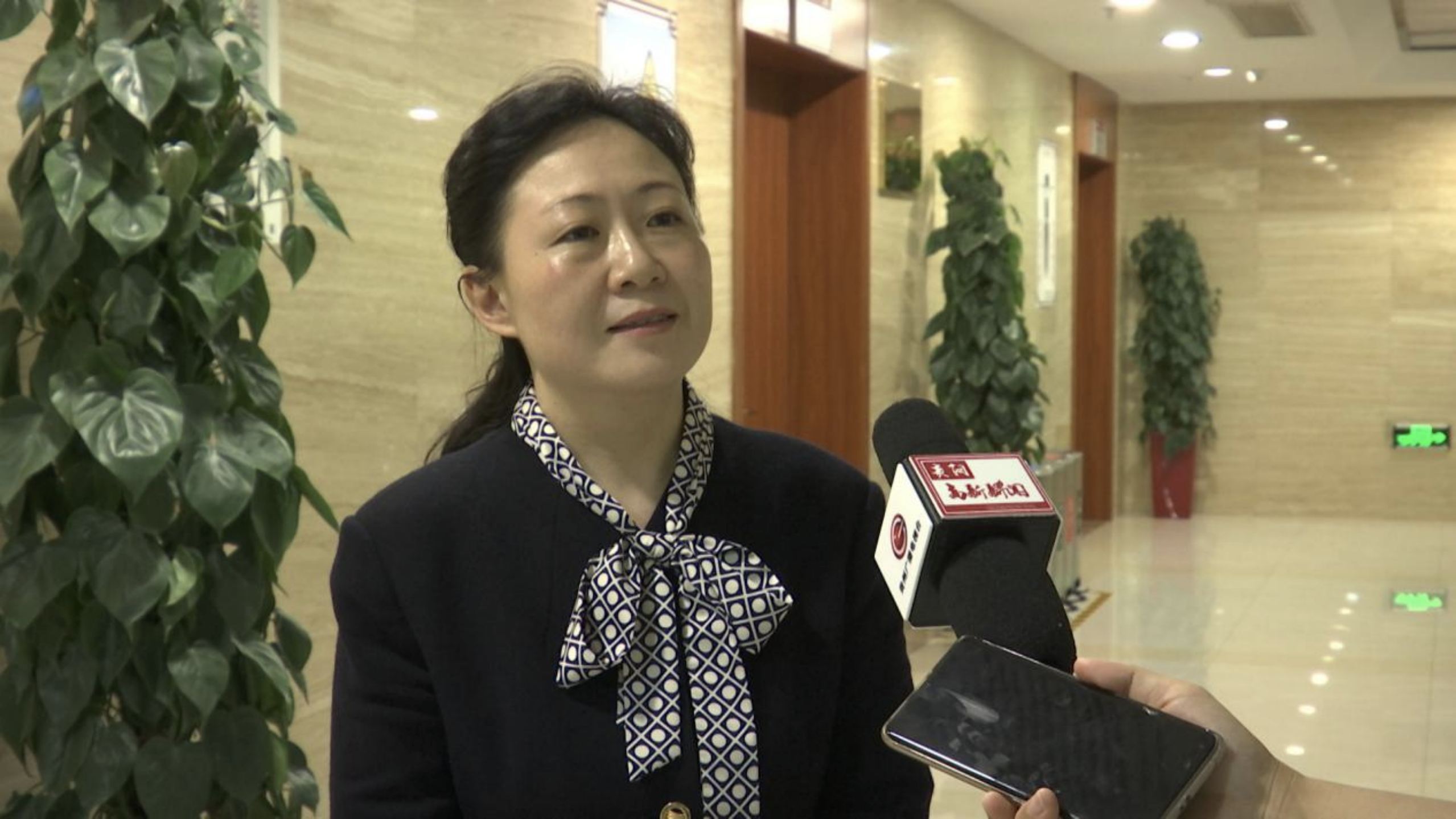 贵阳高新区税务局机关党委书记冉文霞表示:"今天的报告高屋建瓴,系统