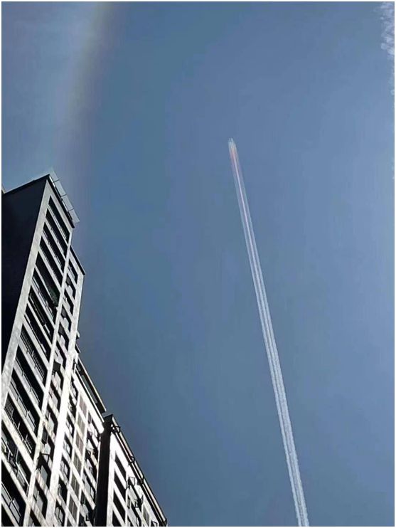 罕见虹彩航迹云(陈晓宇 摄)