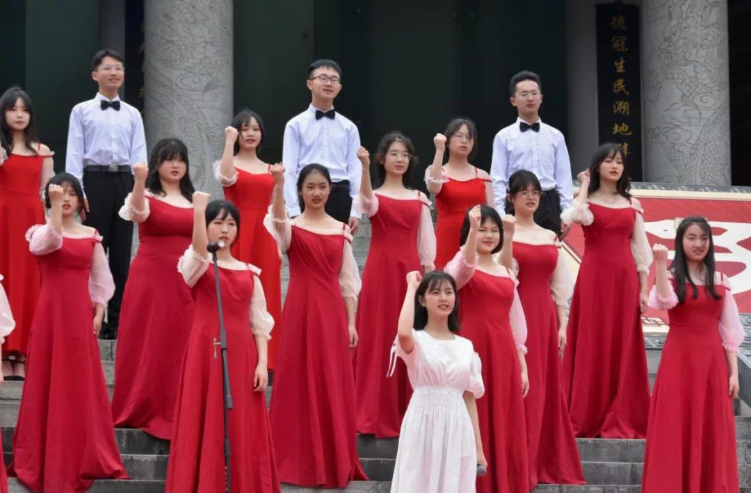 贵阳市清华中学近600名学子在贵阳孔学堂行"成人礼"