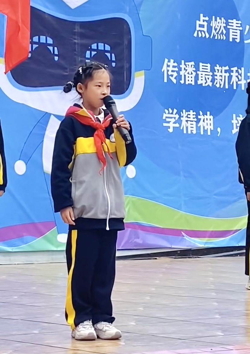 新队员代表孙奕琳作发言