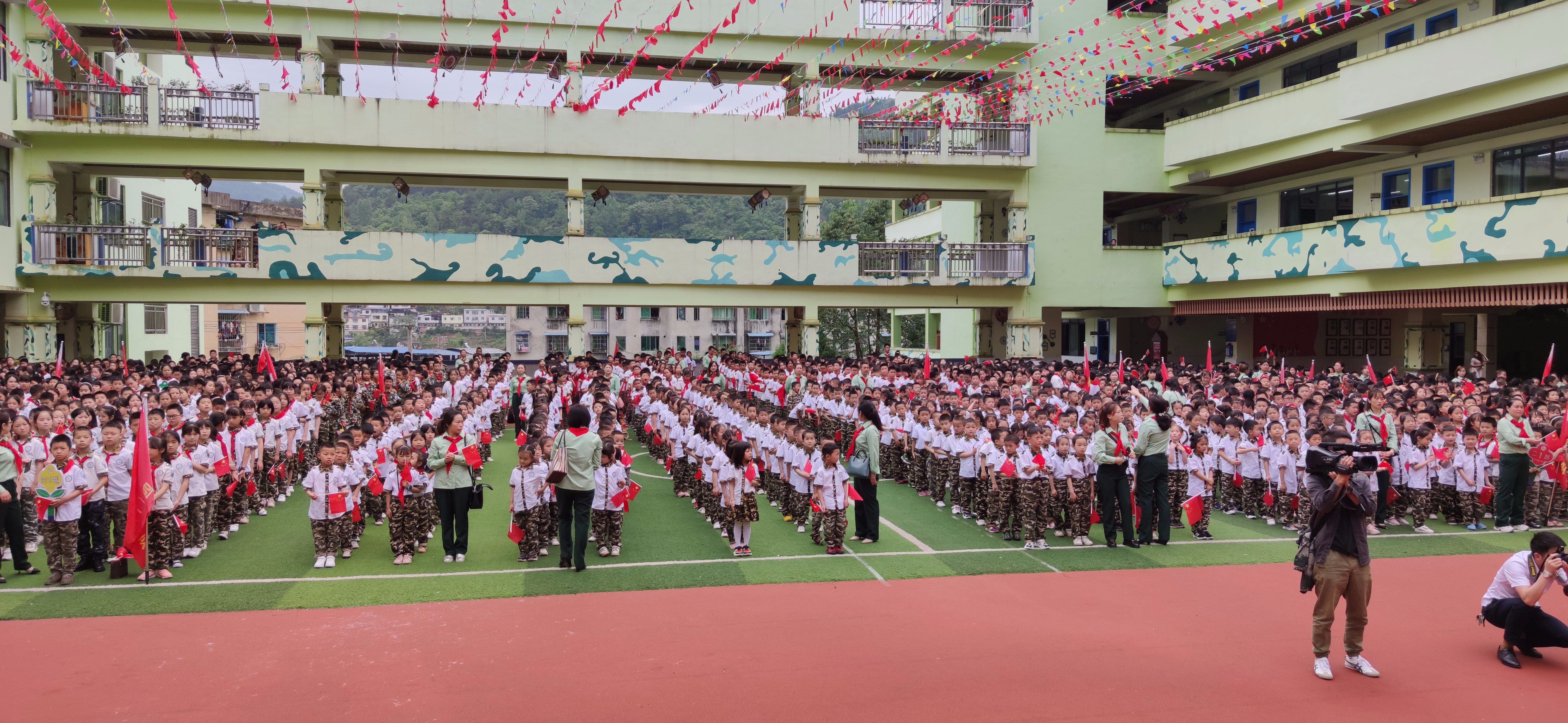 恒毅少年童心向党务川仡佬族苗族自治县第二小学举行建队暨优秀少先