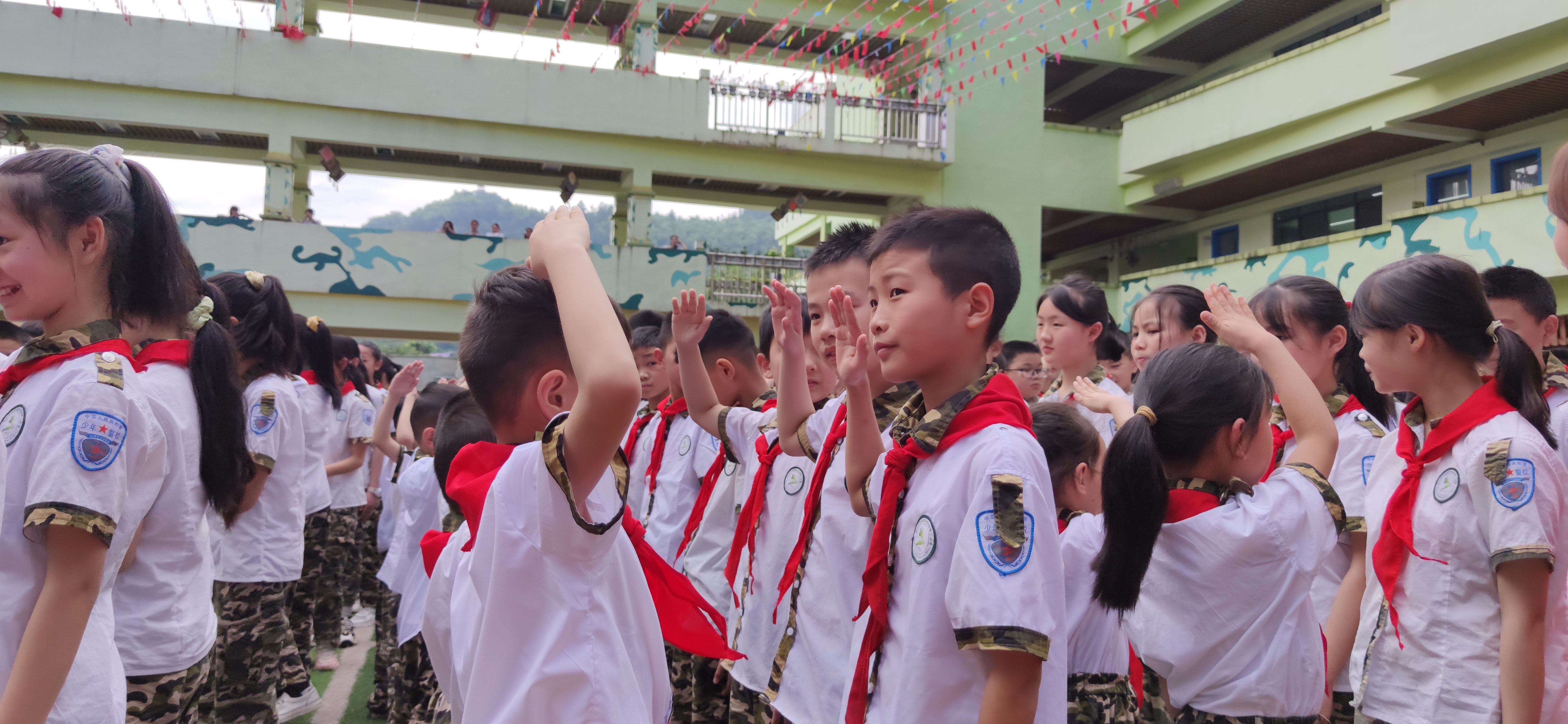 恒毅少年童心向党务川仡佬族苗族自治县第二小学举行建队暨优秀少先