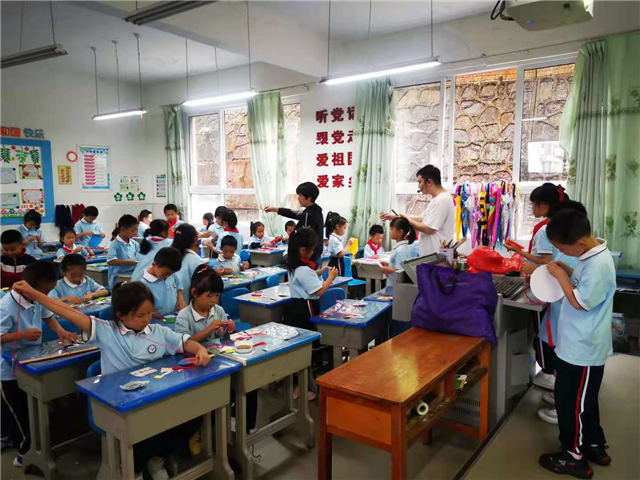 贵阳市乌当区实验小学开展以"端午粽飘香61传承爱国情"为主题的活动