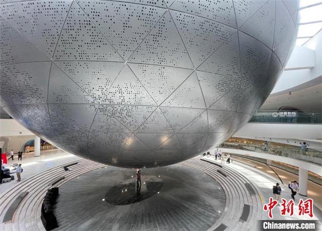 7月17日,上海天文馆开馆,图为球幕影院摄影 郑莹莹
