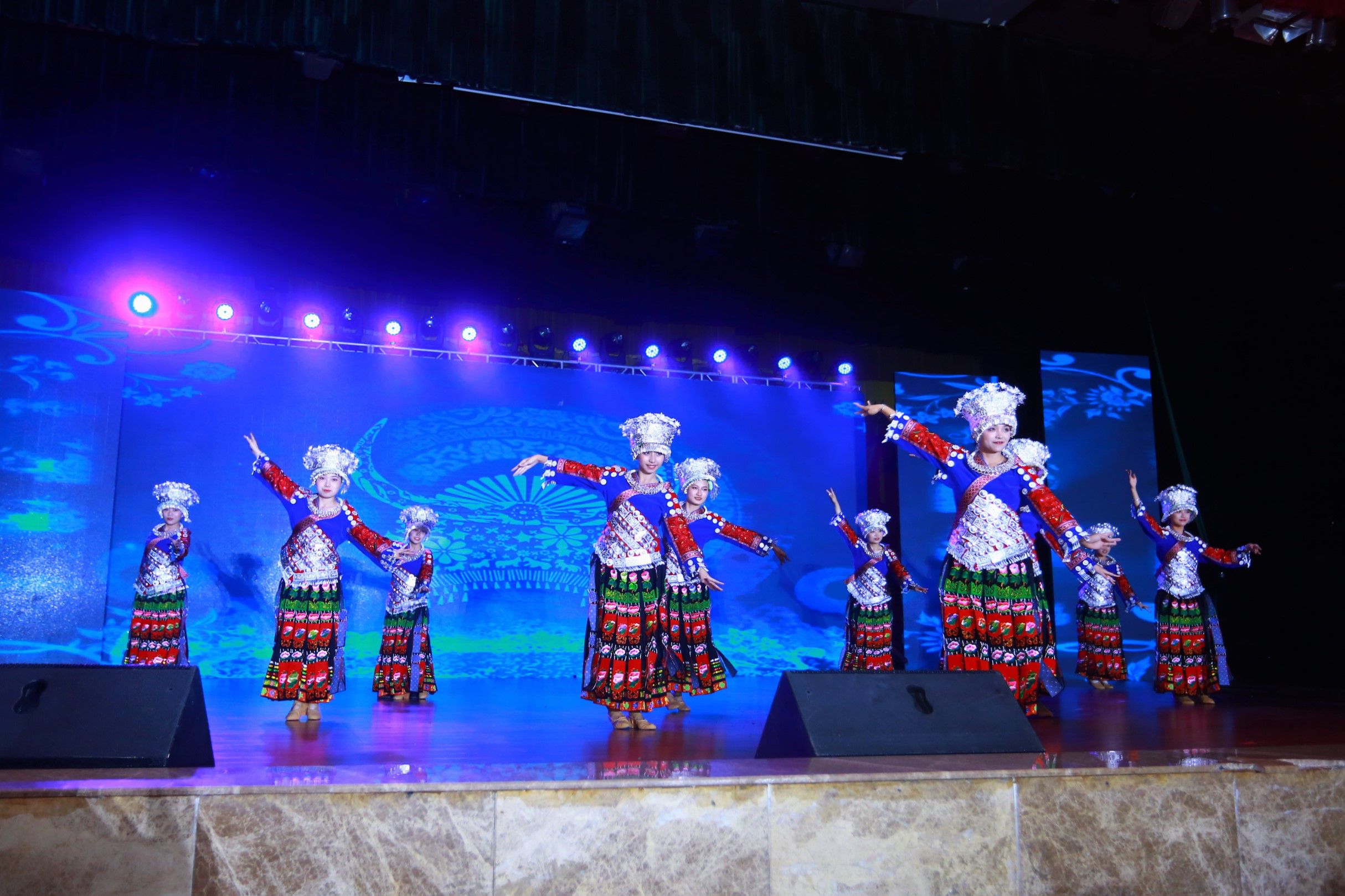 "学老兵,赞老兵,送老兵"主题晚会燃爆全场