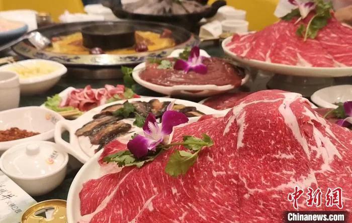 资料图:重庆的火锅。刘贤 摄 点击进入下一页