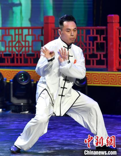 图为节目《虎啸醒春》中的武术表演。　吕明 摄
