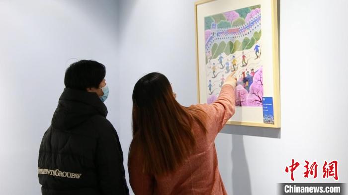 画笔绘制冬奥景沪上农民画家迎冬奥