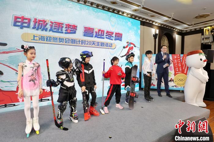 冰雪少儿展示秀中，上海在少年儿童中普及冰雪运动的累累硕果展露无遗。　中福会供图