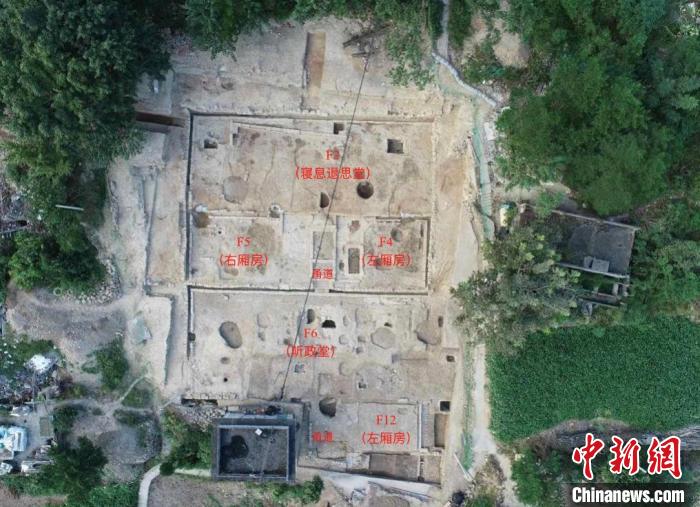 图为在陈家包发掘区的瞿塘卫右千户所核心建筑。　重庆市文物考古研究院供图