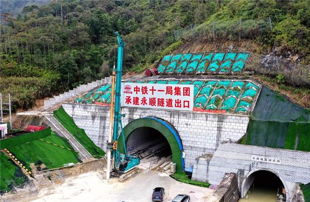 太锡铁路河北段荷包地道顺畅贯穿