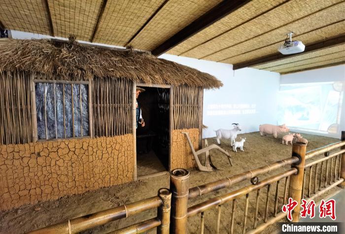 东山村“幸福之路展示馆”。　吴允杰 摄