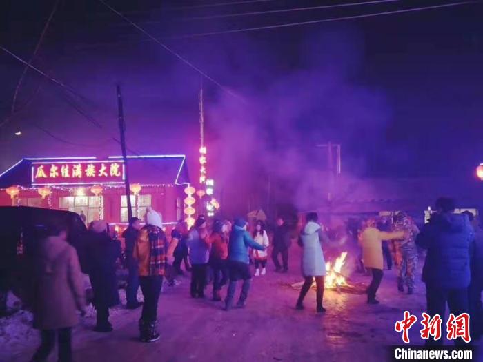 吉林满族村里尽是“城市客”：体验“民族年俗”成时尚
