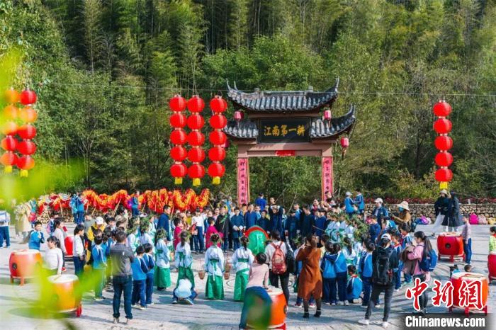 “九华立春祭”仪式现场。　朱欣慰 摄