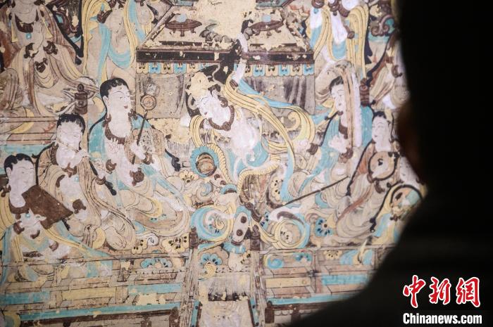 展览共展出包括敦煌石窟壁画临摹复制品、洞窟微缩模型、木质模型、仿制乐器等148件(套)。　李南轩 摄