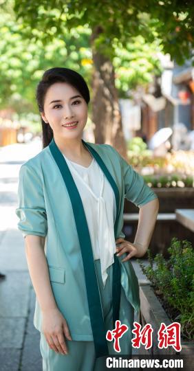 福建省实验闽剧院院长、中国文化艺术政府奖文华表演奖获得者、中国戏剧梅花奖获得者周虹近照。　杨凡 摄