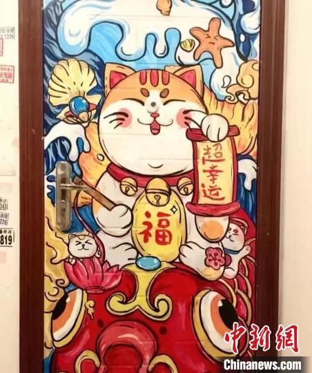 魏园梦所画以招财猫为主题的“家门皮肤”。　受访者供图