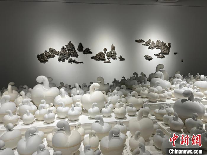 图为本届双年展入围作品。 李韵涵 摄 图为本届双年展入围作品。 李韵涵 摄