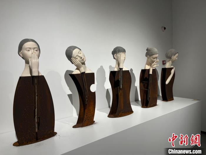 图为本届双年展入围作品。 李韵涵 摄 图为本届双年展入围作品。 李韵涵 摄