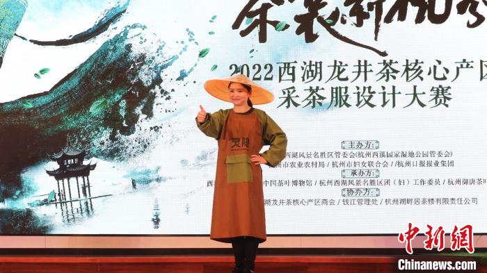 浙江西湖为龙井茶采摘“添彩”12000件采茶服将成新风景