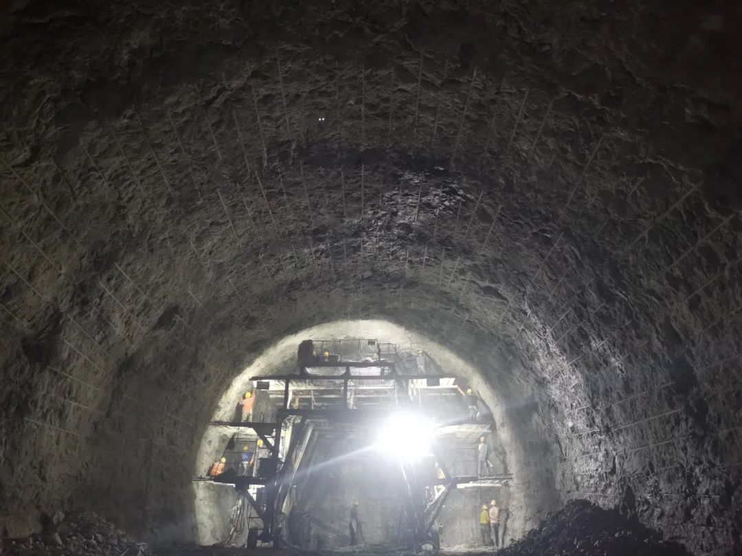 金仁桐高速首座长隧道提前两个月贯通