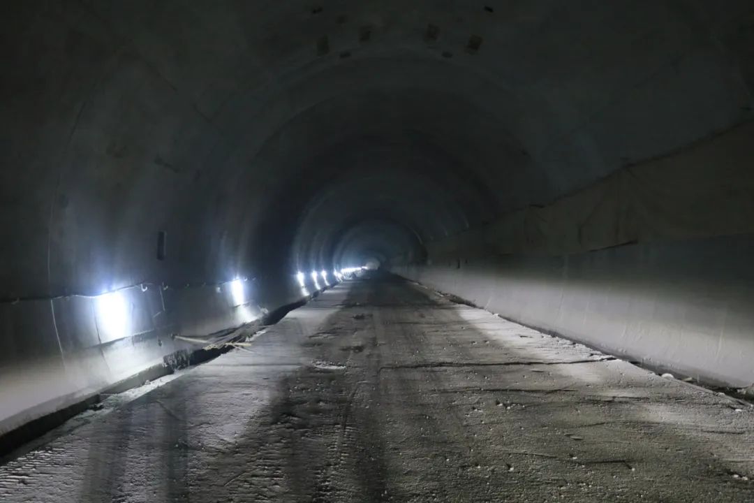 金仁桐高速首座长隧道提前两个月贯通